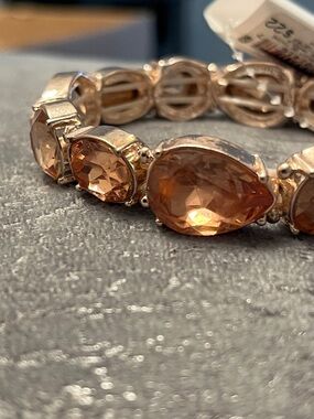 😍SHOW SPECIAL NWT JOE FRESH Goldtone Pink Crystals Stretch Bracelet MSRP $22